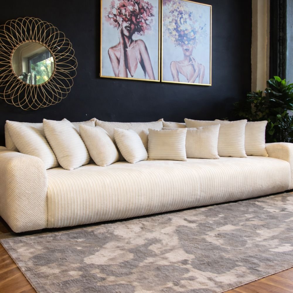 REUT ספה רחבה ורכה בעיצוב נקי